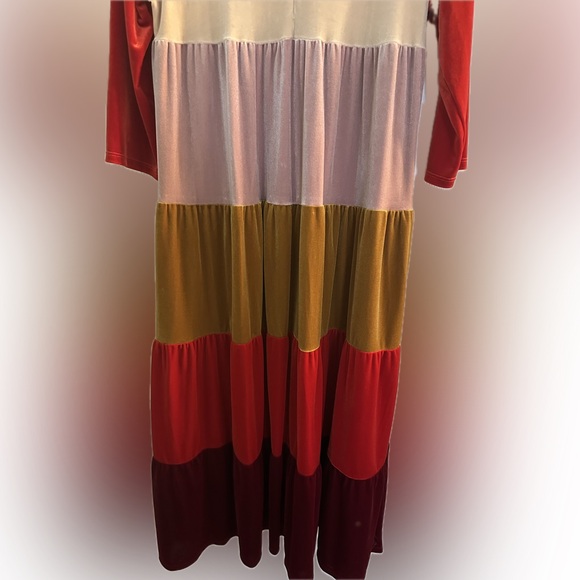 DAZEY LA Colorblock Tiered Velvet Maxi Dress Size M - Picture 7 of 8